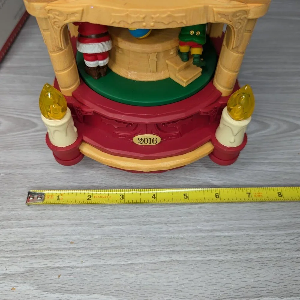 2016 Hallmark Where Dreams Become Toys Christmas Motion Display New